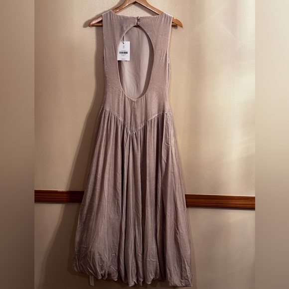 Reformation Elvira Velvet Dress Almond 
Size 4 - Picture 4 of 14